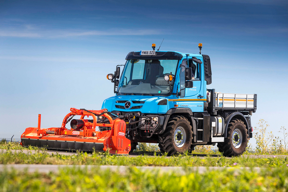 L'Unimog porte-outils est un engin multifonctions qui a de véritables aptitudes pour les usages agricoles.