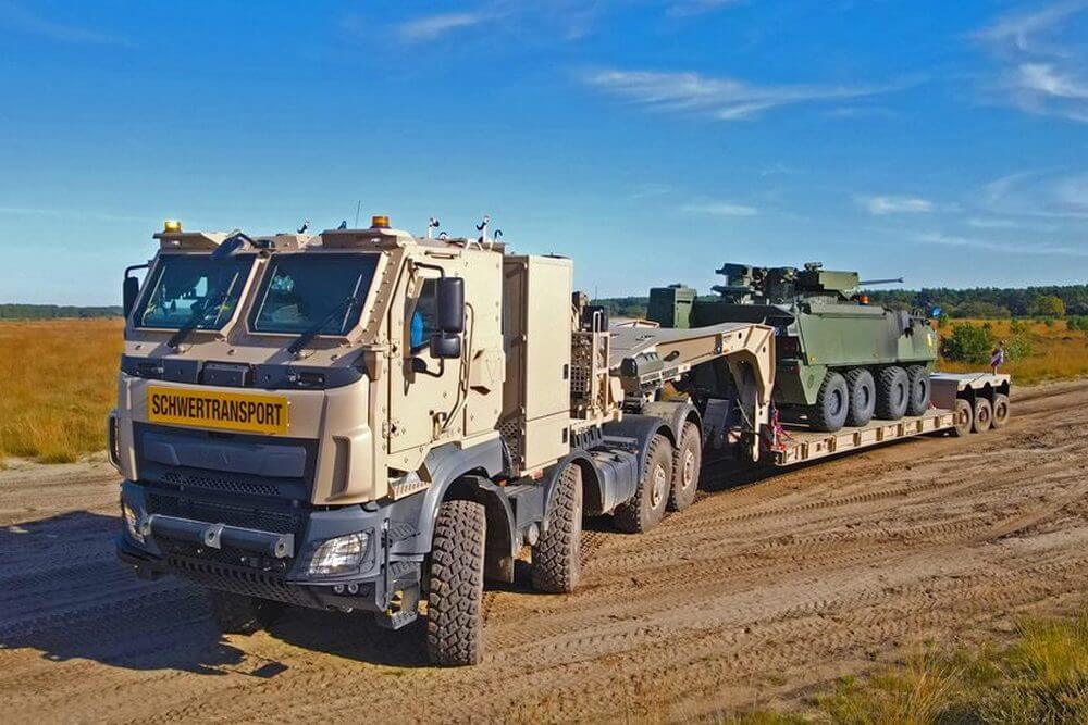 DAF Trucks reçoit une commande de la Défense belge pour 13 ensembles tracteurs-remorques supplémentaires destinés à des missions lourdes.