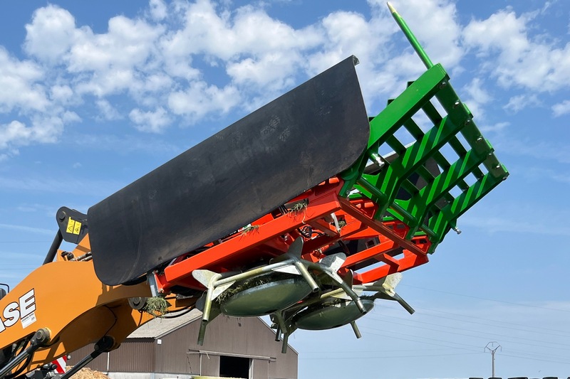 6. Cette machine comprend deux rotors indépendants permettant d’étaler le fourrage.