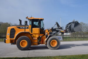 Hyundai pilote une chargeuse HL955A belge depuis Munich