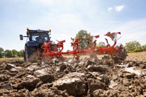 Kuhn Master M : quand une charrue portée se comporte comme un chariot sur la route