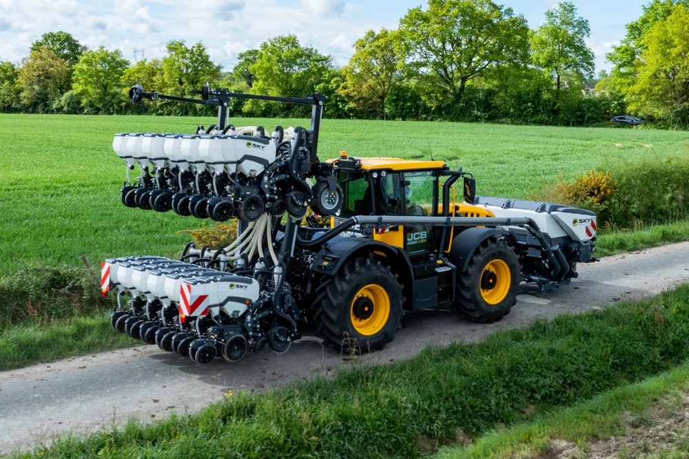Le semoir SKY Agriculture Sonic est disponible en version repliable (8 à 12 rangs).