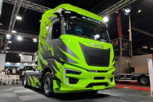 Iveco dévoile son nouveau tracteur électrique S-eWay