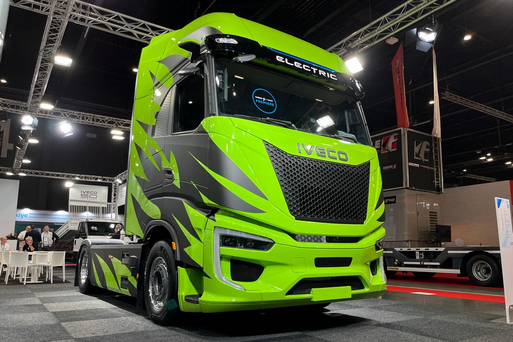 Iveco dévoile son nouveau tracteur électrique S-eWay