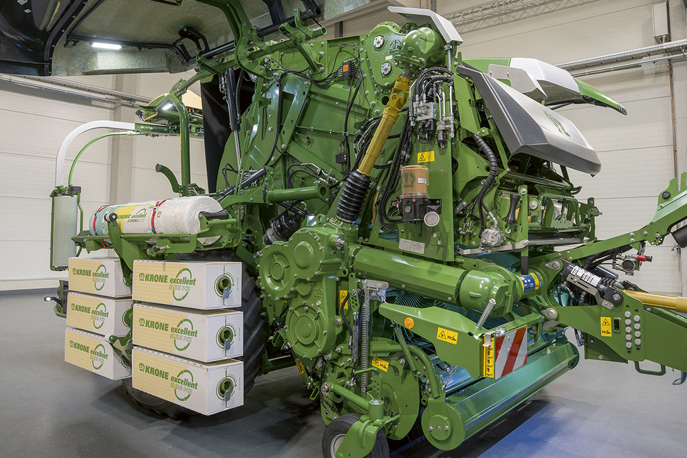 Le changement des rouleaux de film est conçu pour un maximum d’ergonomie. On distingue également la transmission de la CombiPack HDP CV 165 XC.