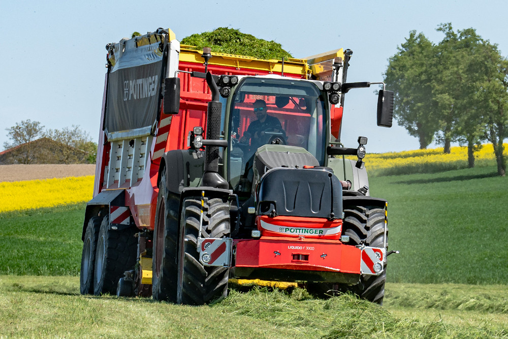 LIQUIDO F 3000 avec JUMBO 5320 DB au travail