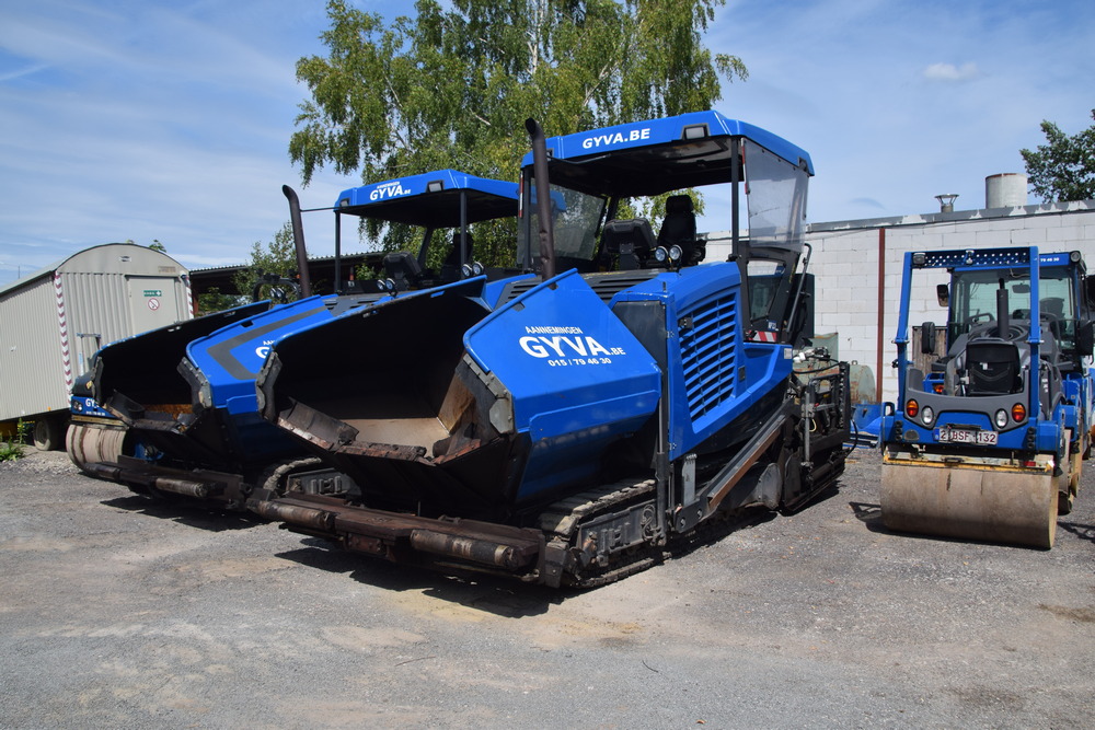 Deux machines d'asphaltage Bomag permettent à GYVA de proposer également ce type de travaux.