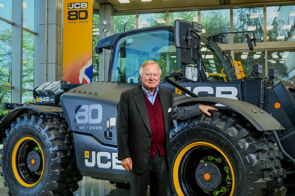 Tout comme JCB, Lord Bamford fête ses 80 ans : "Mon père serait fier de JCB à 80 ans. Nous avons d’excellents produits et des équipes formidables qui changent le monde".