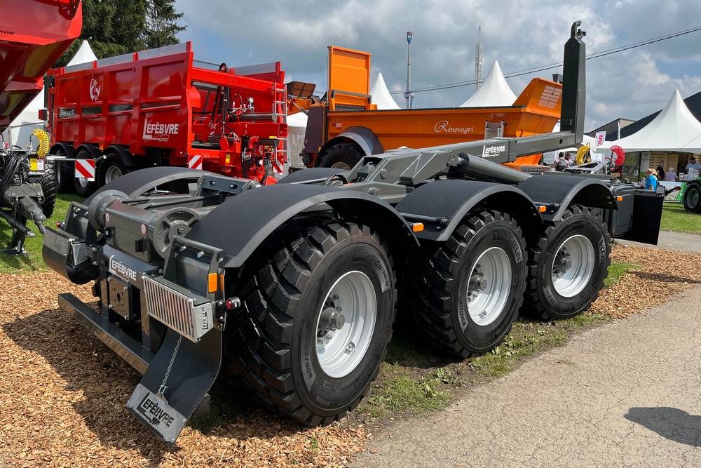 Le nouveau porte-caissons Roll68XL était exposé lors de la foire de Libramont.