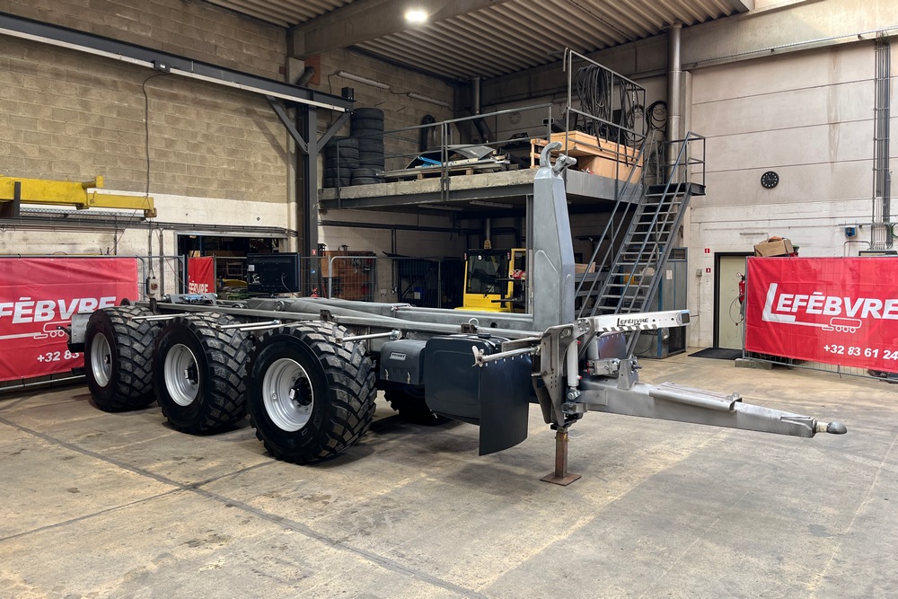 0. À l'occasion des portes ouvertes organisées par le constructeur, nous avons pu découvrir en primeur le nouveau porte-caissons Roll68XL.