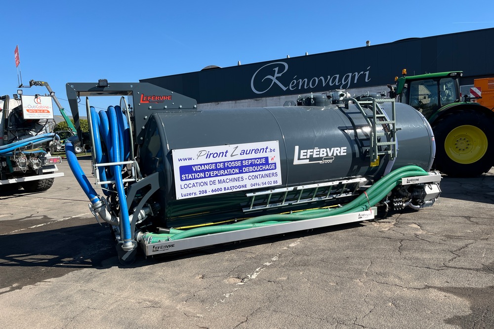 Lefèbvre construit également des tonneaux d’hydrocurage.