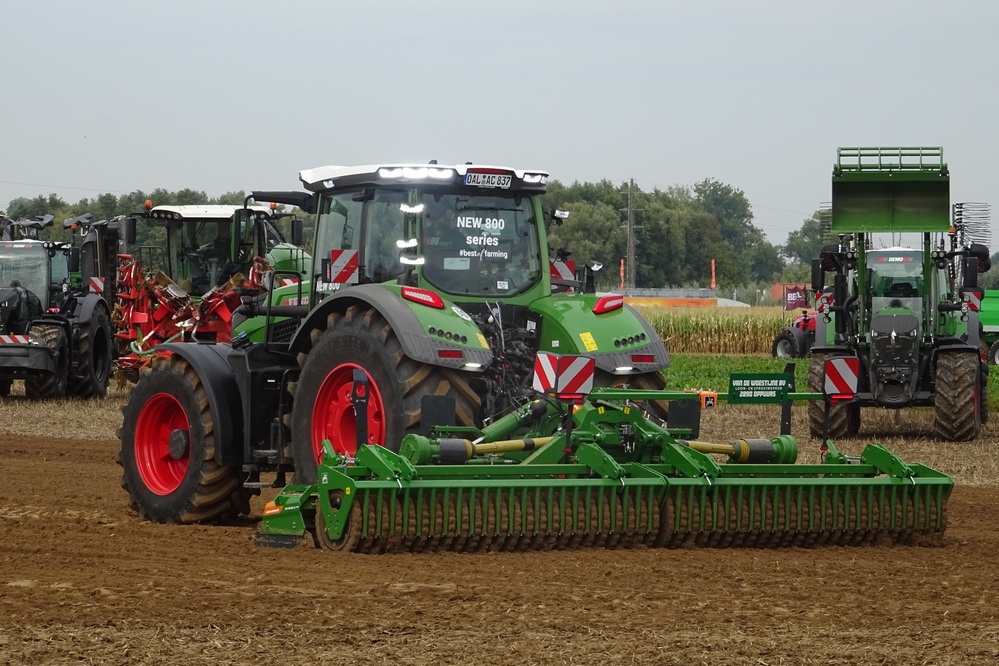 Le nouveau Fendt 832 a attiré de nombreux regards.