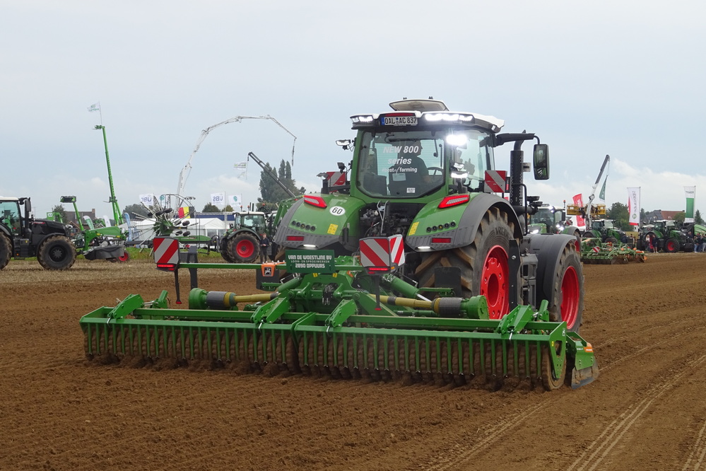 Le nouveau Fendt 832 a attiré de nombreux regards.