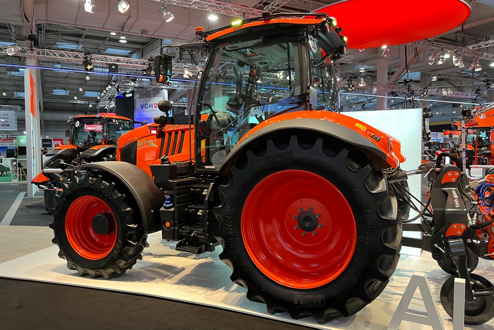 Le prototype de tracteur autonome Kubota M7004 Autonomous a été présenté au salon Agritechnica 2025.