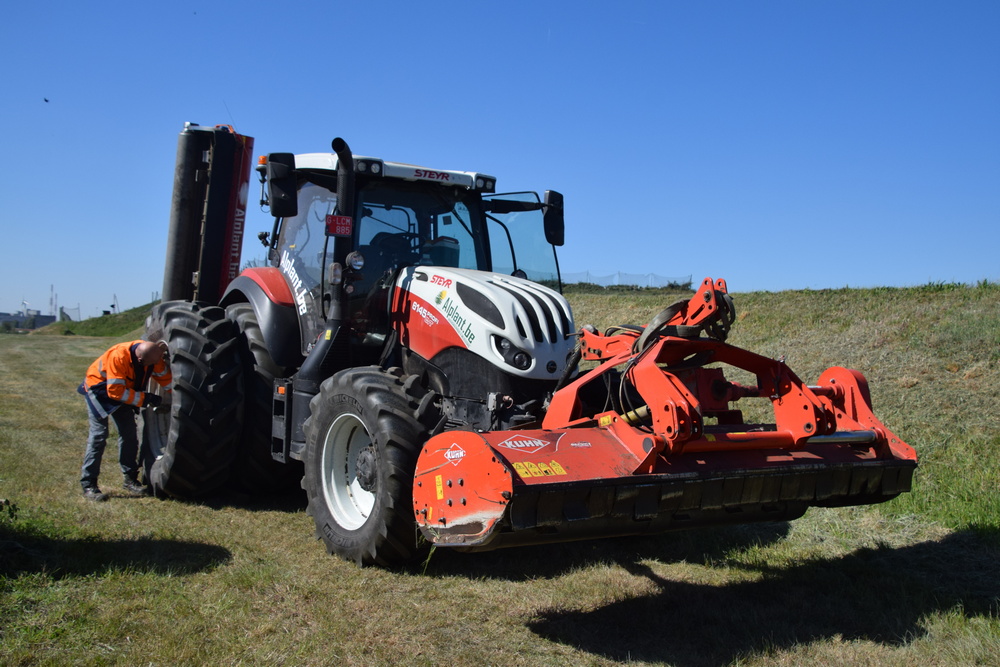 Luc retire la roue double.