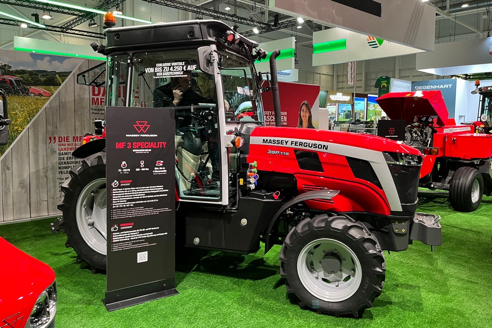 Massey Ferguson a présenté pour la première fois à Agritechnica sa série MF 3 équipée de la transmission à variation continue Dyna-VT.