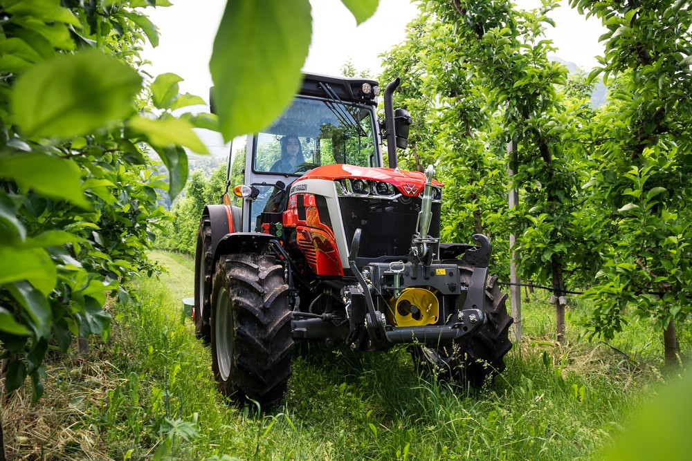 Les modèles Dyna-VT se veulent haut de gamme : joystick multifonction, prises de force à 4 vitesses ou encore débit hydraulique de 95 litres/min.