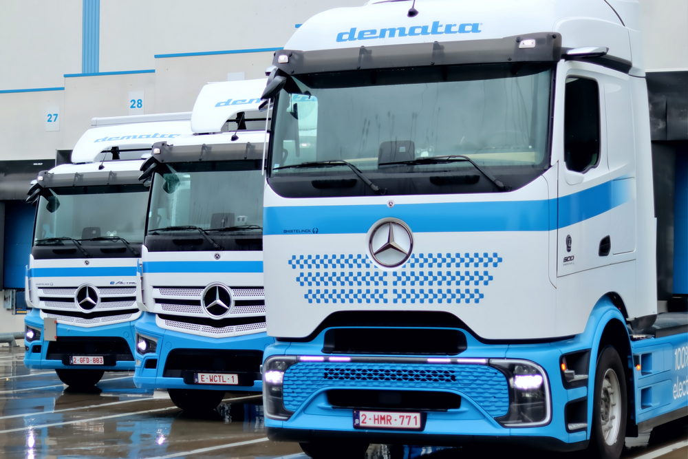Dematra, premier transporteur belge à intégrer l’ensemble de la gamme Mercedes-Benz eActros dans ses opérations quotidiennes