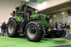 Deutz-Fahr lance la nouvelle série 8 TTV avec deux tracteurs de 313 et 340 ch motorisés par FPT