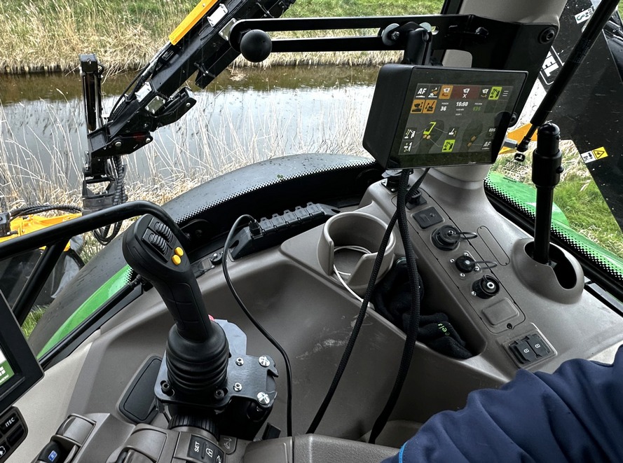 Le joystick, entre autres, garantit une grande facilité d'utilisation.