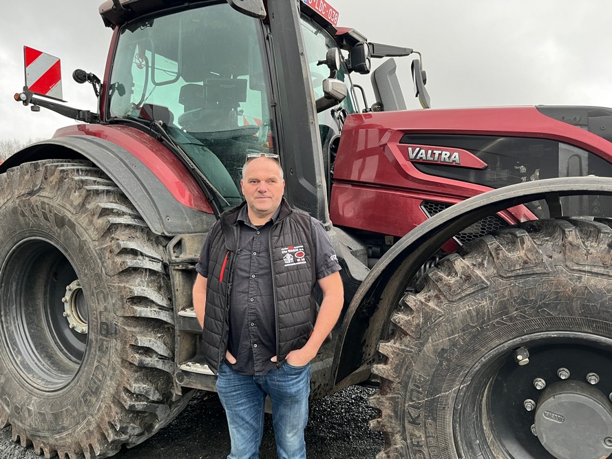 Jean-François Thonus est un fan de la marque Valtra. Le Q 305 est son septième tracteur de la marque finlandaise.