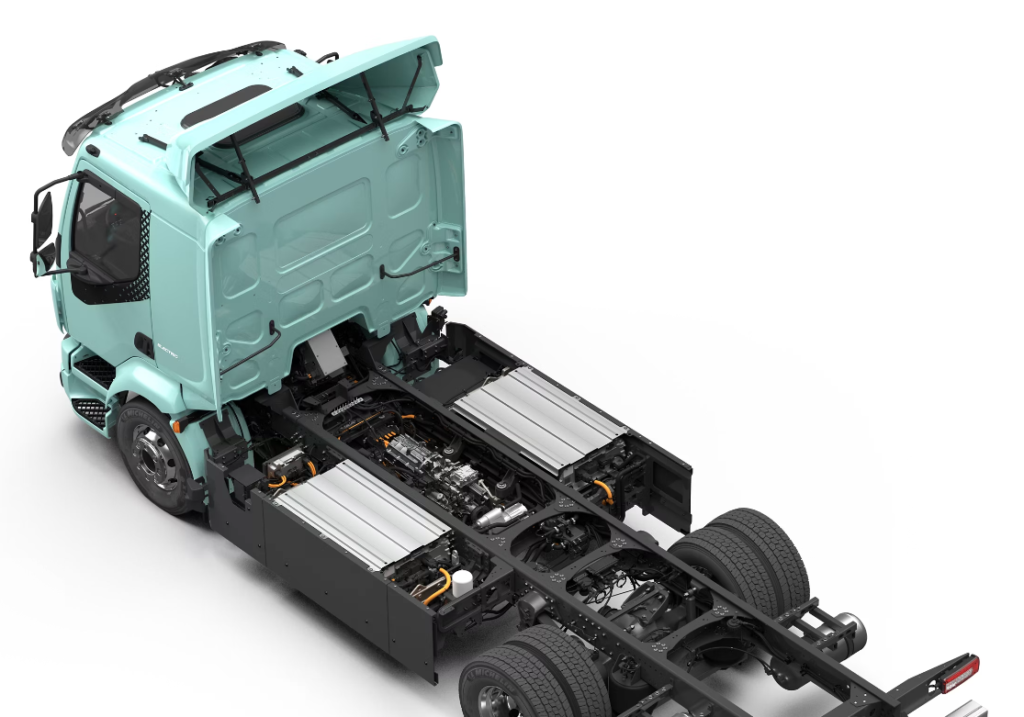 La forme et l’installation des batteries garantissent qu’elles n’interfèrent avec aucune installation de carrosserie sur le châssis.