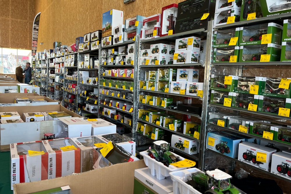 Plusieurs vendeurs étaient présents et ont proposé une large gamme de miniatures et accessoires.