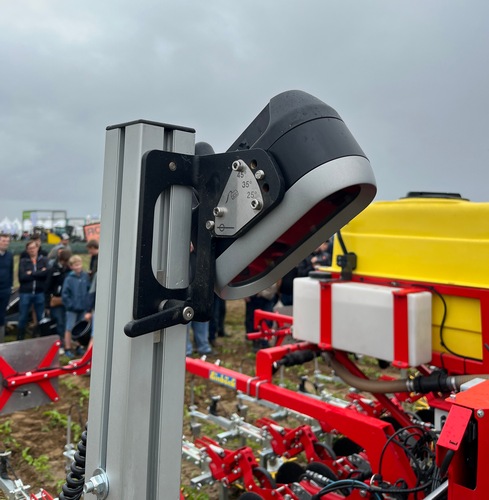 La bineuse est pilotée par un système qui se compose de deux caméras 3D Claas.