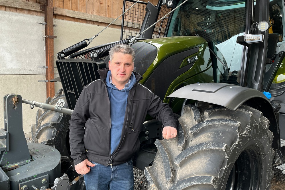 2. L’entrepreneur Pierre-Yves Ravet se montre satisfait de son ensemble et de la visibilité offerte par la cabine Skyview.