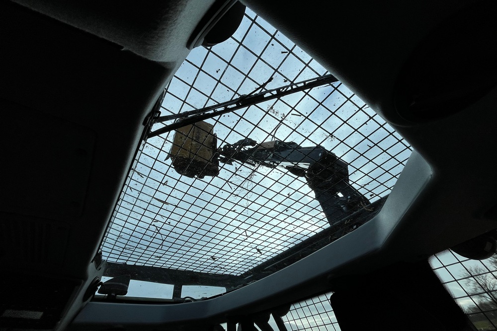 8. La cabine Skyview offre une très bonne visibilité sur le bras de fauche, même quand la tête est positionnée en hauteur”.