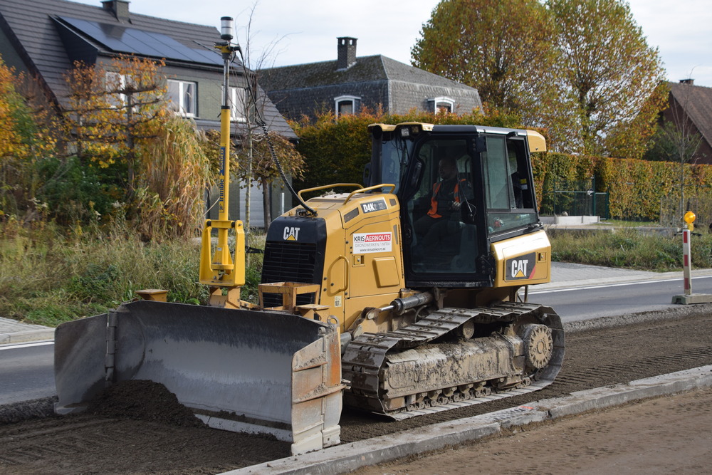 Aernouts dispose d'un bulldozer adapté à chaque tâche, ici le Cat D4K.