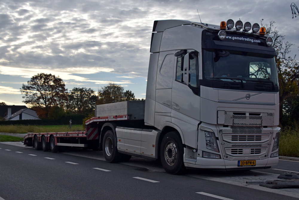 Le transport est assuré entre autres par ce Volvo.