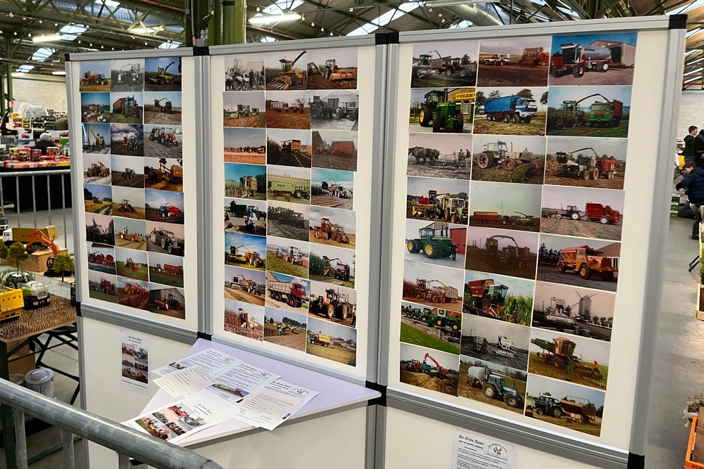 De Oude Doos était aussi présent avec un stand comprenant de nombreuses photos anciennes de machines agricoles.