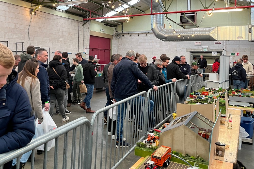De nombreux visiteurs ont parcouru les allées du salon de la miniature agricole de Merelbeke.