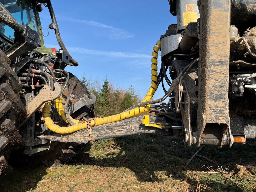 Le timon mobile de la Kesla 124HD facilite les virages serrés.