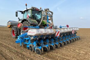 Les semis chez Bernard Entreprise Agricole “La fertilisation localisée permet de réaliser d’importantes économies d’engrais”