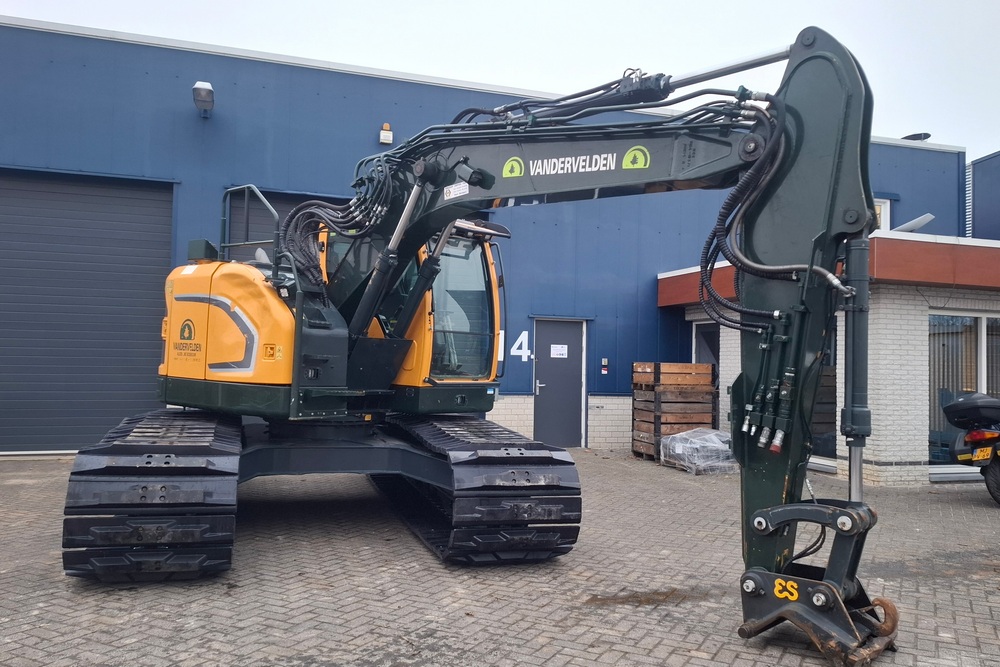 Un autre beau projet : la pression au sol de cette pelle sur chenilles a été réduite à 2 tonnes par mètre carré.