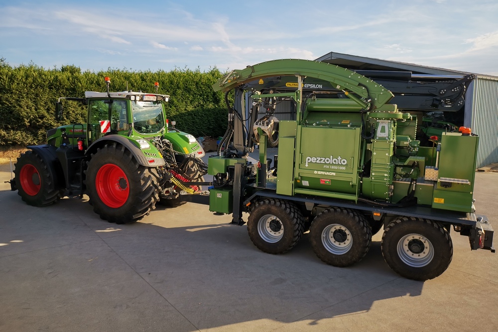 7. Le Pezzolato est monté sur un tridem avec des pneus agricoles Alliance. Il est doté d’une suspension pneumatique et peut circuler jusqu’à 60 km/h.