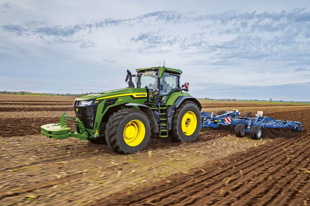 John Deere étend sa gamme de tracteurs 8R et 8RX