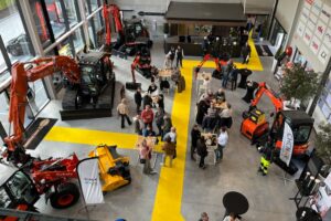 Les portes ouvertes organisées fin mars ont rencontré un vif succès. Les professionnels du secteur se sont rendus à Izegem pour découvrir les nouvelles installations du distributeur.