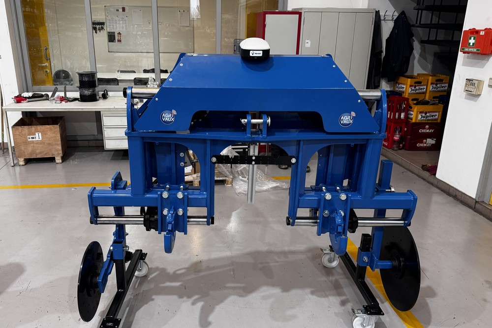 3. Le nouveau translateur SS500 permet de mieux suivre les courbes et les dévers. Il peut aussi être équipé du dispositif RTK autonome.