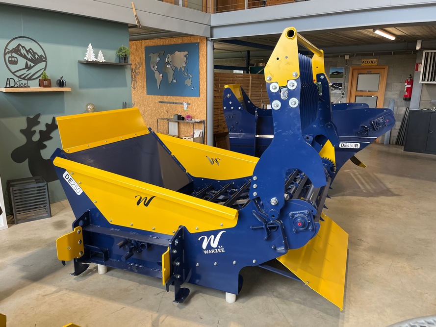 L’entreprise effectue principalement de la vente directe. La majorité des ventes de Warzée sont réalisées directement avec les clients finaux.