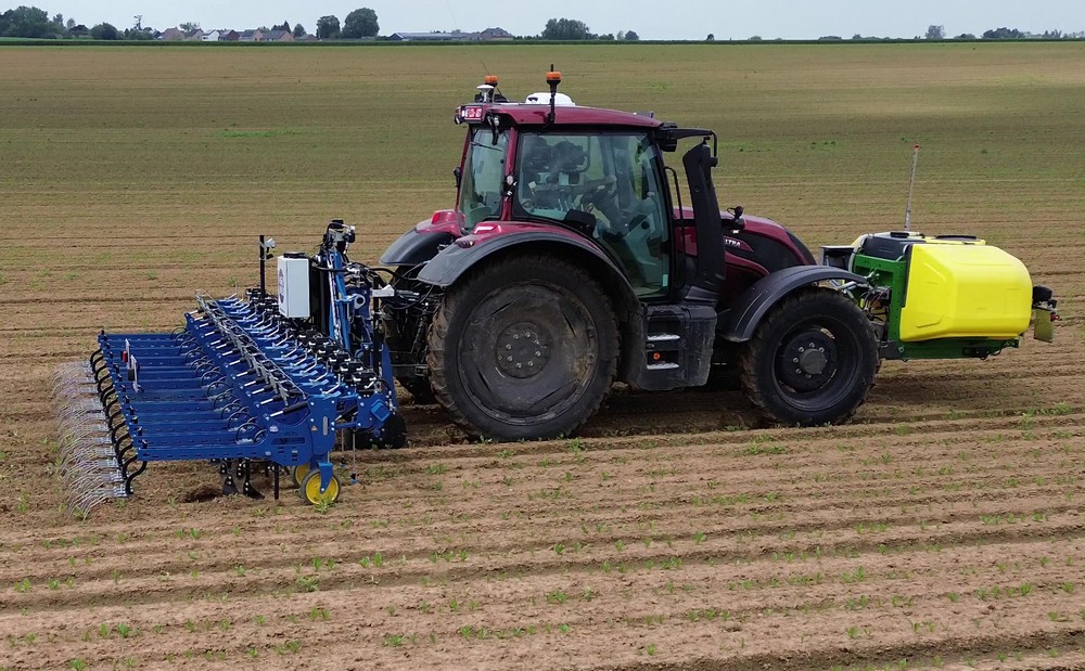 5. Les bineuses Metis peuvent aussi être équipées d’un dispositif de pulvérisation. La firme est en mesure de fournir l’équipement complet, comportant également la cuve frontale.