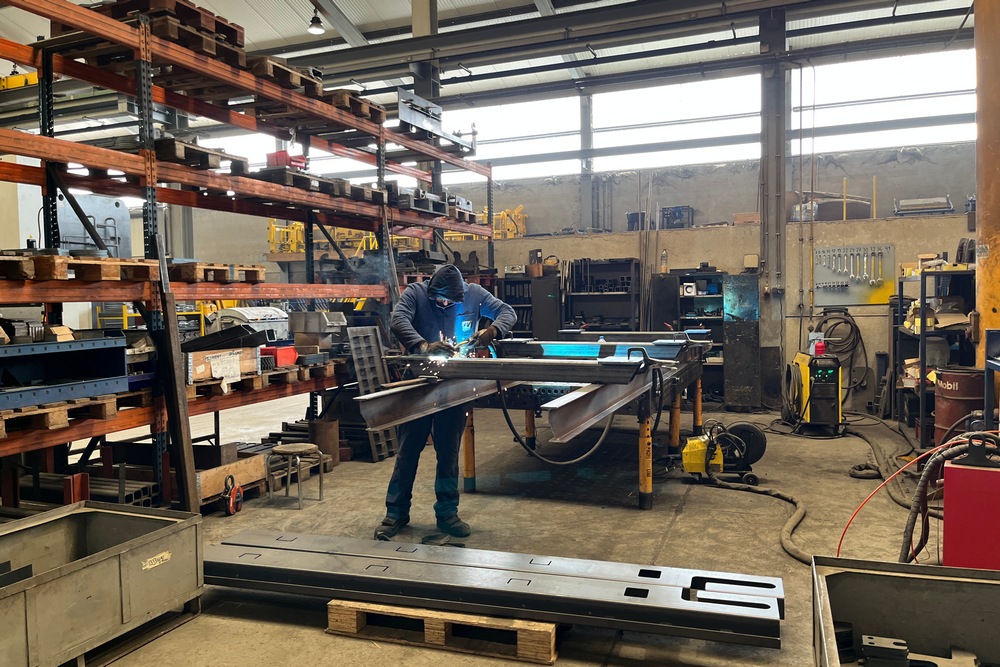 18 personnes travaillent dans l’atelier de Warzée sa et ce sont environ 150 machines qui sont produites chaque année.