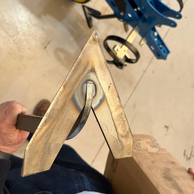 9. Les socs de binage sont désormais poudrés par le bas avec un mélange de chrome et de nickel.