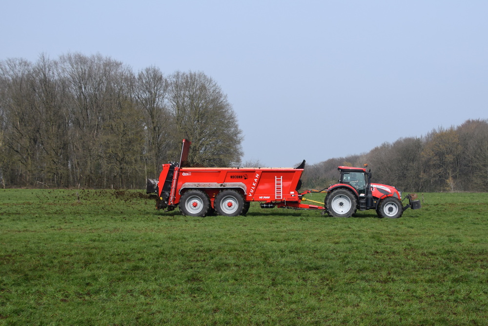 Un nouvel épandeur grande largeur Record Vulkan VS 7000 tandem chez Jan Pardon