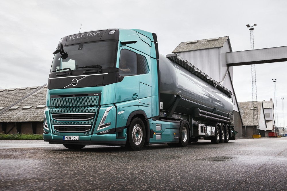 Le Volvo FH Aero Electric est doté d’un essieu électrique compact intégrant deux moteurs électriques et une boîte de vitesses à six rapports dans l'essieu arrière, libérant de l’espace dans le châssis pour plus de batteries.