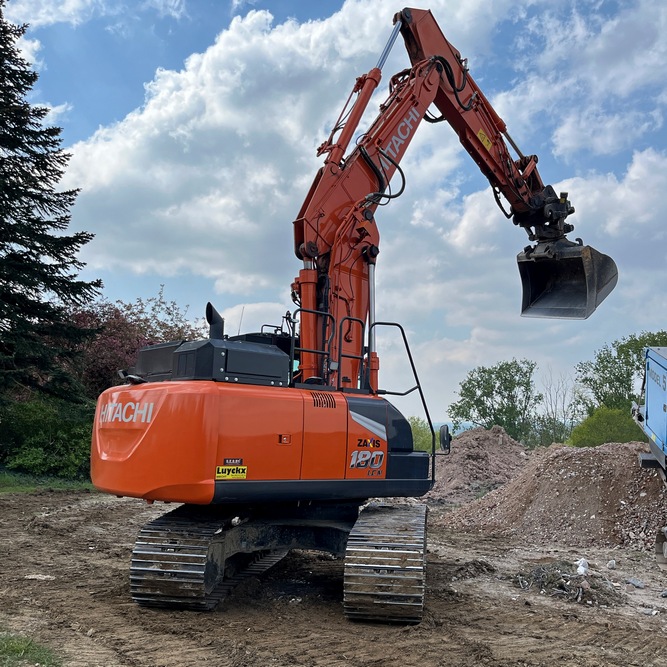 L’Hitachi ZX180-7 est une machine souple et précise.