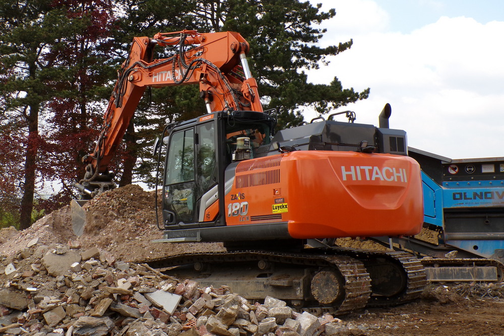 L’Hitachi ZX180-7 est une machine souple et précise.