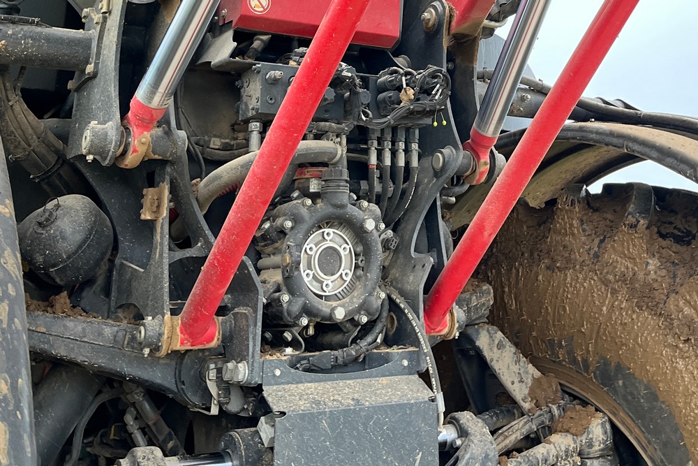 5. La pompe à piston membrane assure l'amorçage du système et prélève l'eau propre pour le nettoyage de l'ensemble de la machine. La pompe centrifuge évacue l'eau sale.
